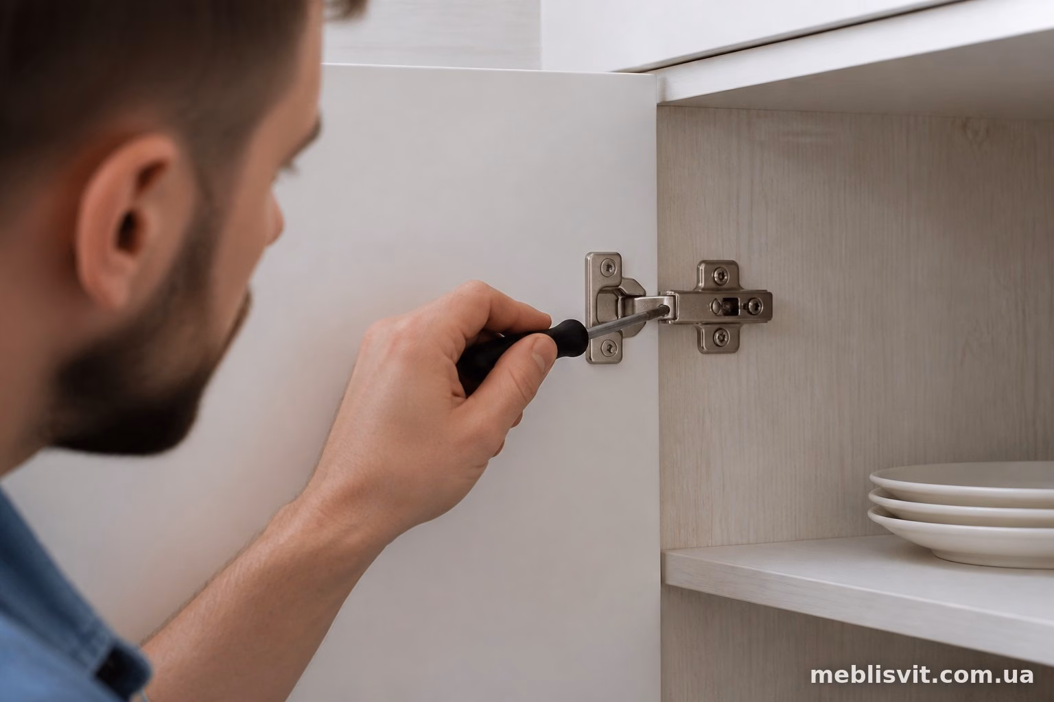 Як усунути скрип меблевих дверцят