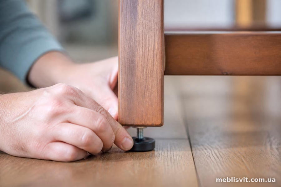 Якщо ніжка кріпиться шурупами або болтами